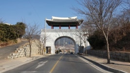 밀양시 옛 읍성 동문 복원