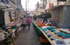 설 명절 코앞인데 얼어 붙은 재래시장