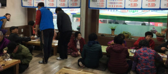 진주밀면 어르신 무료식사 제공