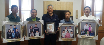 거창 위천면 행복 담은 가족사진 전달식