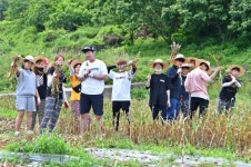 부산 경성대 학생들 남해군서 농촌일손돕기 펼쳐