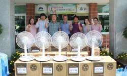 자연환경산업·한돈혁신센터 하동 진교면에 선풍기 66대 기증