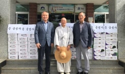 하동 진교면 금성사 경로당 48곳에 떡 기증