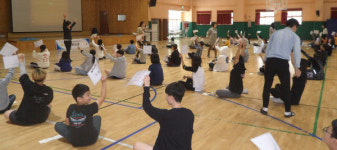 진주 내동초 독서골든벨 진행