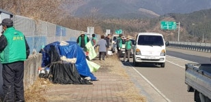 합천 대양면 새마을지도자 국도 환경정비 실시