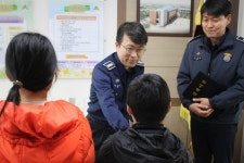 밀양구치소 부북초등학교에 장학금 전달