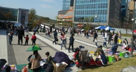 진주 충무공동 아나바다 돗자리 장터 개최