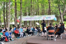 진주 이반성초 숲속 음악회로 지역문화 꽃 피우다