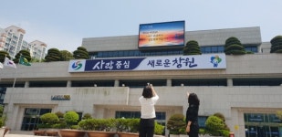 아무리 어두워도 그대만 바라보면 길을 잃지 않습니다