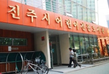 진주시립도서관 테이블 인형극 신드롬 공연