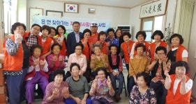 고성 동해면 찾아가는 자원봉사로 어르신 함박웃음