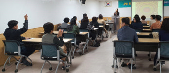 마산회원도서관 달빛책빛으로 가득