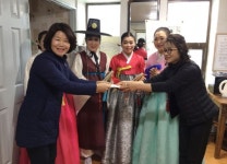 창원 월영동 두산2차아파트 부녀회 연말 경로잔치 개최