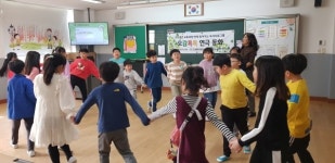 마산도서관, 개학 시기 맞춰 학교도서관 지원