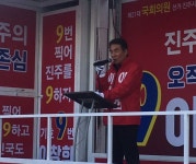 진주을 후보들 첫 주말 제각각 유권자 공략 나서