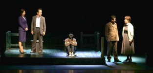 광기와 욕망의 혼재, 연극 에쿠우스 온라인 생중계