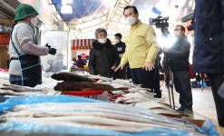 서춘수 함양군수 설맞이 전통시장 방문