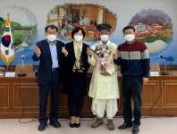 하동 청정회, KT 이선주 실장에 감사패 전달