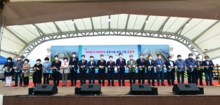 진주시 하대동 남강둔치 야외무대·운동시설 준공