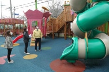 진해 여좌동어린이놀이터, 벚꽃동산 개구리 놀이터로 새단장