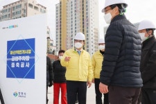 허성무 창원시장 마산역번개시장서 소통행보 이어가