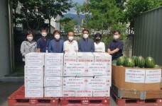 양산 하북농협 경로당에 삼계탕·수박 전달