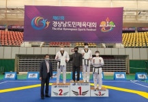 경남체전서 안태승 창원 태권도 감독·중년 제자 3인방 발굴