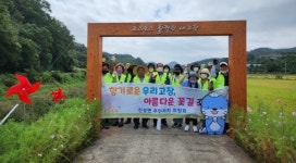 진주 진성면 중촌천 둑길 코스모스 꽃길 조성