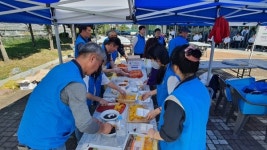 진주 두레로타리클럽 사랑의 짜장밥 나눔