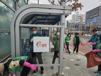 밀양 삼문동새마을부녀회 버스 승강장 환경정비 실시
