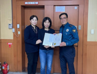 밀양경찰서, 보이스피싱 예방 우체국 직원에 감사장