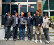 ㈜수림건설창호, 산청 단성면 이장협의회에 서류가방 전달