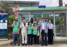 합천 대양면 새마을협의회·부녀회 버스승강장 대청소·쌀모금 전달