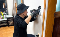 밀양 소재 ㈜루나 6·25 참전유공자 가정에 LED등 교체 봉사