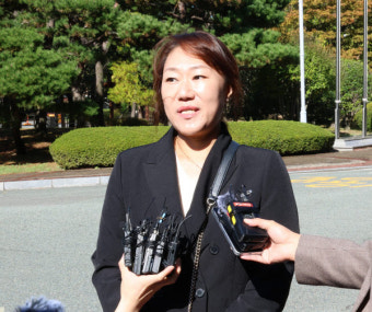 '명태균 폭로' 강혜경, 검찰 출석…