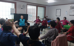 진주 천전동 망경경로당 어르신 요가교육 실시