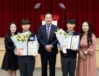 통영시, 화재사고 예방 중학생 2명 표창 수여