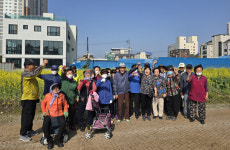 진주 망경경로당 어르신들 봄날의 추억 만나다