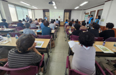 진주 신안동 주민자치위원회 어르신 스마트폰 교육 실시