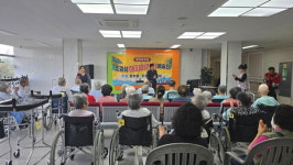 조경삼 해피아라리 예술단, 합천고려요양병원서 버스킹 공연