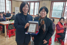 진주 망경경로당 황문자 회원 진주시장 표창