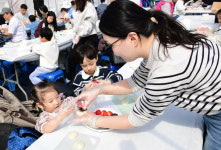 포토-진주딸기 축제 성황…체험으로 즐기는 달콤한 매력