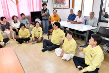 경남도의회 문화복지위, 김해 경로당 찾아 어르신 안전 점검