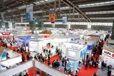 2017년 선전 국제 터치스크린 및 디스플레이 전시회 개최! 광학필름, 3D 유리, 사파이어 제조 등 주요 디스플레이 기술 조망