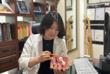 “심한 비듬과 각질, 가려운 두피, 탈모로 이어질 수도”