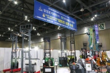 [SCM FAIR 2024] 토털 물류 장비업체 KMS, 각종 물류장비 모음전 열어