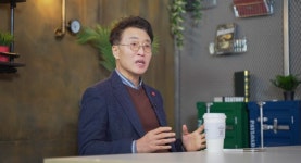 [헬로DX] 인공지능 전환(AX) 이해도 1%의 벽...“제조 현장에 필요한 건 ‘스텝 바이 스텝’”