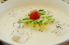 [초복을 이기자 ④]콩과 밀가루의 환상궁합…여름 보양식의 ‘끝판왕’ 콩국수