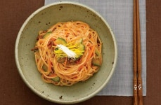 [리얼푸드]입맛 없는 날, 매콤하게 비벼먹는 ‘비빔국수’