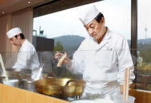 [리얼푸드][푸드피플]“미쉐린보다 중요한 것? ‘고객’이지요”, 미쉐린 2스타 세프, 곤도 후미오